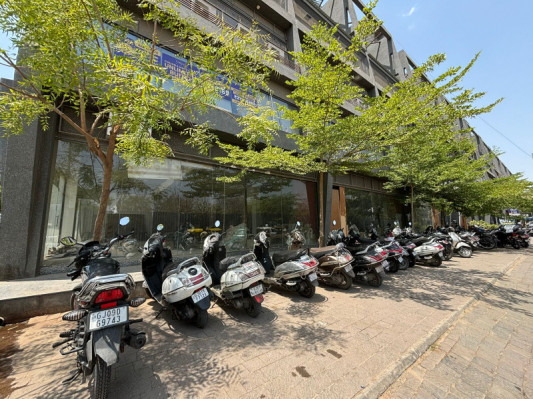 Sg Business Hub, Ahmedabad - Commercial Shops