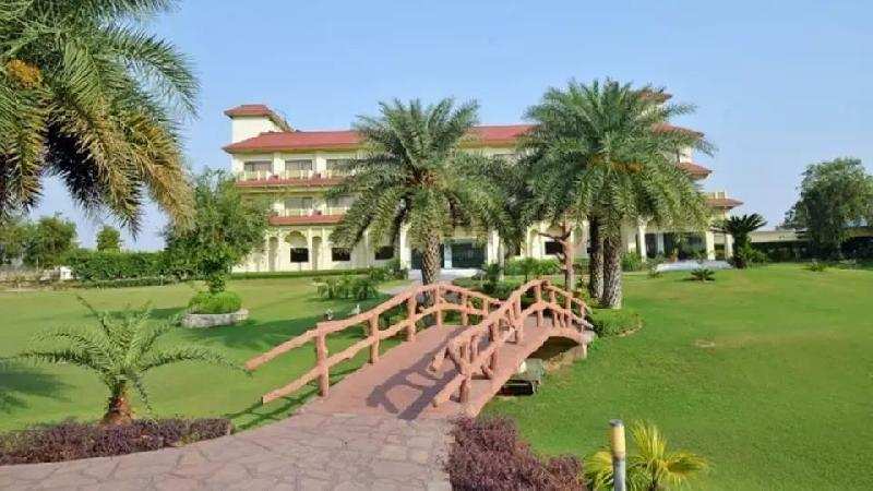 Hotels 25000 Sq.ft. for Sale in