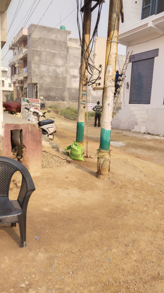  250 Sq.ft. Commercial Shop for Sale in Rohta Road, Meerut