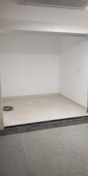  121 Sq.ft. Commercial Shop for Sale in Gandhi Nagar, Bangalore, 