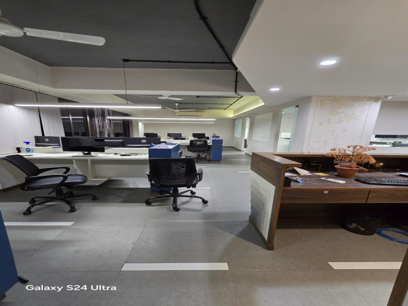  Office Space 1400 Sq.ft. for Rent in Ajwa Road, Vadodara