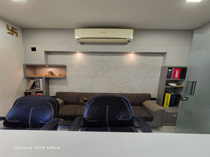  Office Space 430 Sq.ft. for Rent in Sama Savli Road, Vadodara