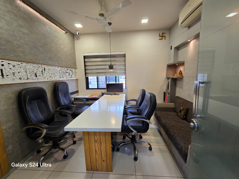  Office Space 430 Sq.ft. for Rent in Sama Savli Road, Vadodara