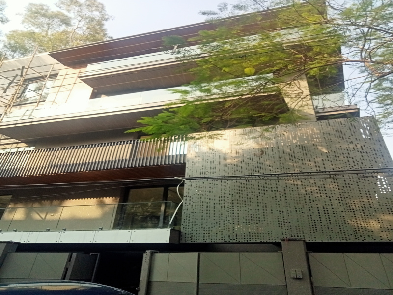 5 BHK Builder Floor 8000 Sq.ft. for Sale in Block D Panchsheel Park, Delhi