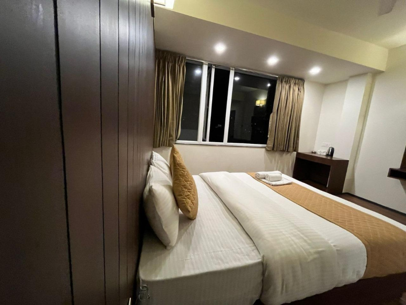  Hotels 250 Sq.ft. for Rent in Fatehabad Road, Agra
