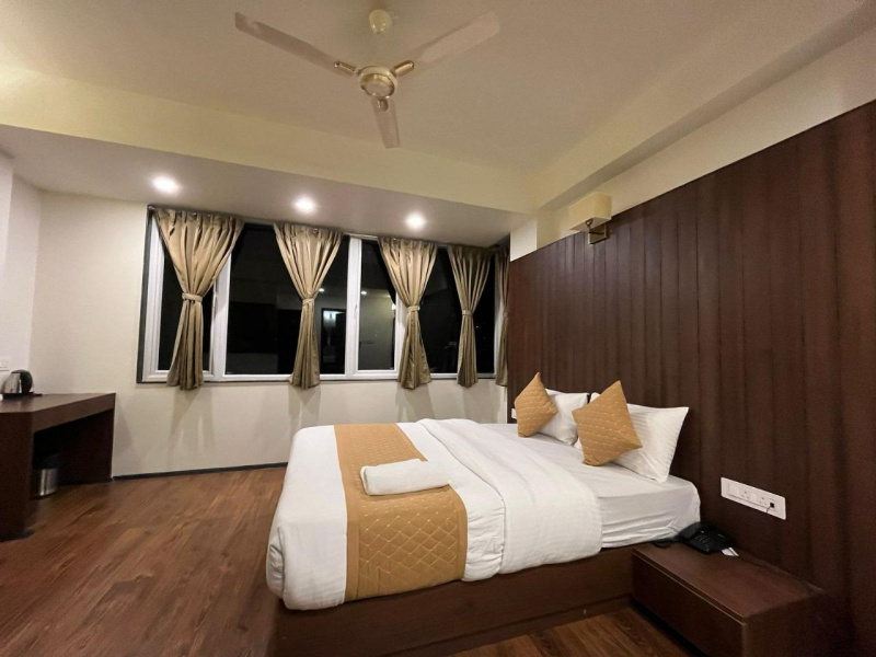  Hotels 250 Sq.ft. for Rent in Fatehabad Road, Agra