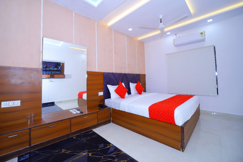  Hotels 300 Sq. Yards for Rent in Fatehabad Road, Agra