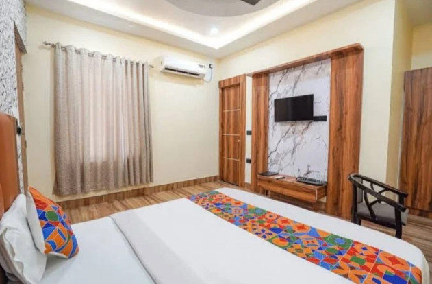  Hotels 300 Sq. Yards for Rent in Chaitanya Vihar, Mathura