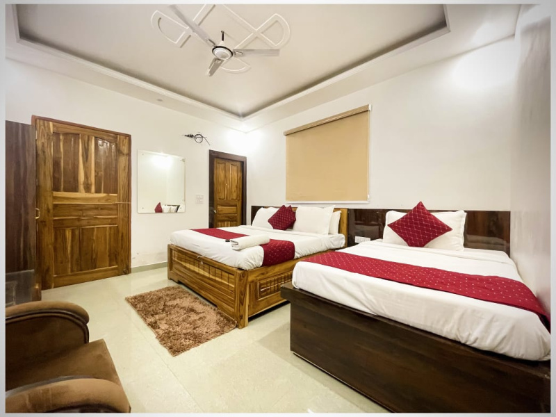  Hotels 300 Sq. Yards for Rent in Mall Road Manali, 