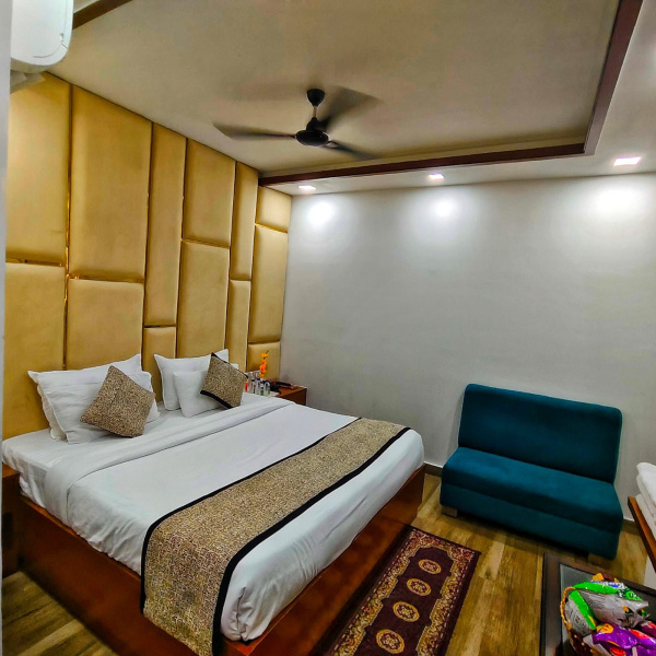  Hotels 250 Sq.ft. for Rent in Chhatikara Road, Vrindavan