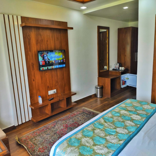  Hotels 250 Sq.ft. for Rent in Chhatikara Road, Vrindavan