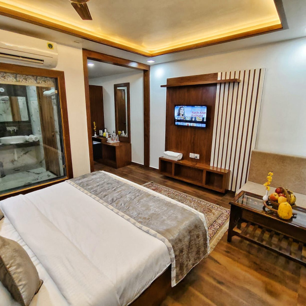  Hotels 450 Sq. Yards for Rent in Fatehabad Road, Agra