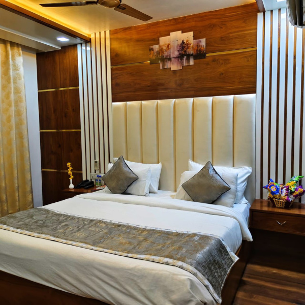  Hotels 450 Sq. Yards for Rent in Fatehabad Road, Agra