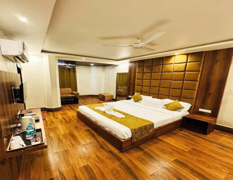  Hotels 300 Sq. Yards for Rent in Fatehabad Road, Agra