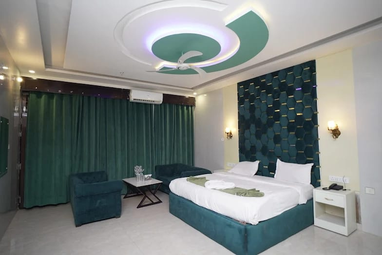 600 Sq. Yards Guest House for Rent in Atalla Chungi, Vrindavan