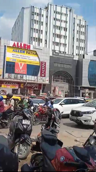  1360 Sq.ft. Showroom for Sale in Boring Road, Patna