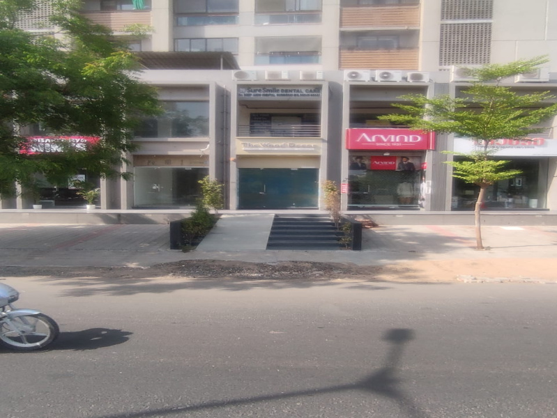  Commercial Shop 500 Sq.ft. for Rent in Sola, Ahmedabad