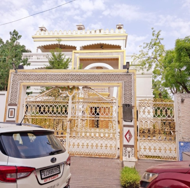 10 BHK 12000 Sq.ft. House for Rent in Shela, Ahmedabad