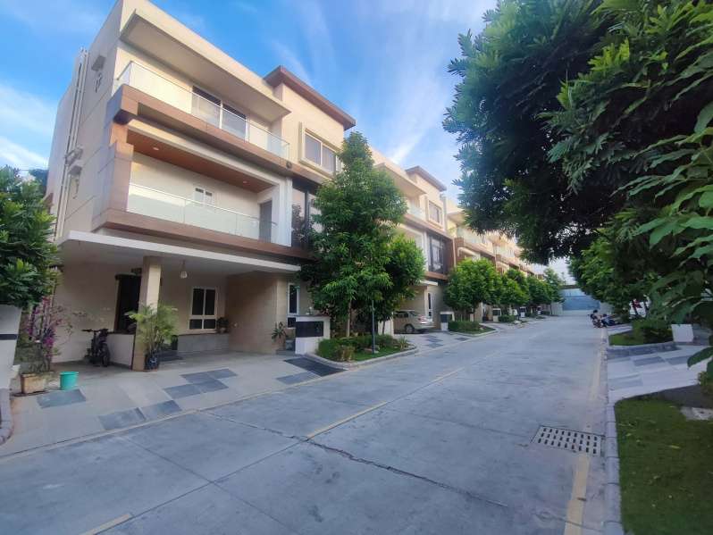 4 BHK 3204 Sq.ft. Villa for Sale in Tellapur, Hyderabad