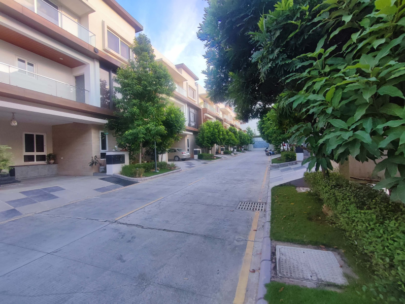 4 BHK 4095 Sq.ft. Villa for Sale in Tellapur, Hyderabad