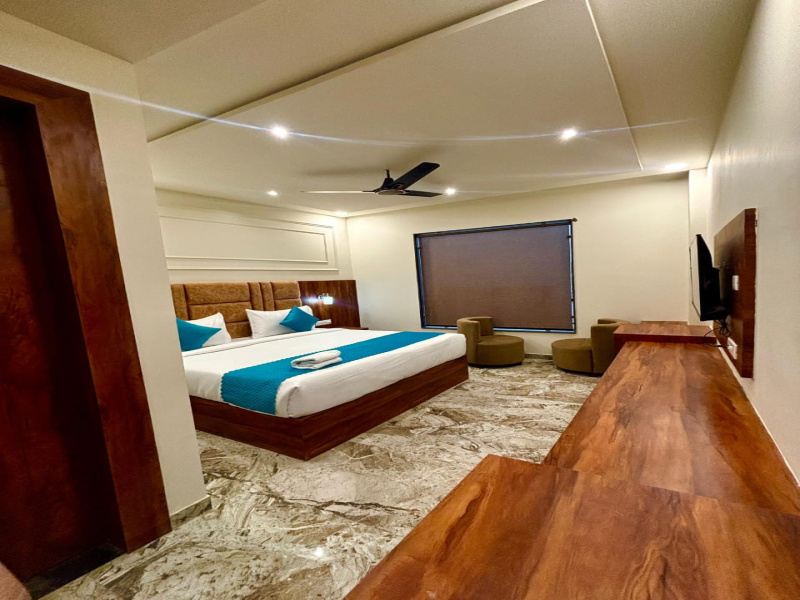  16000 Sq.ft. Hotels for Sale in Fatehabad Road, Agra