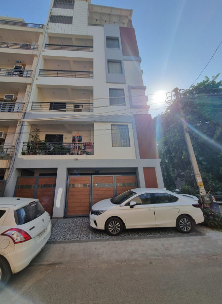 10 BHK Builder Floor 2700 Sq.ft. for Rent in Lajpat Nagar, Delhi