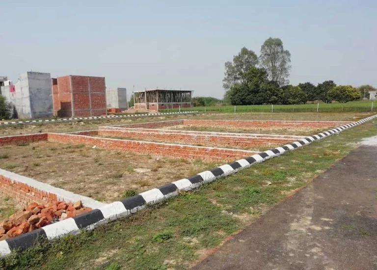  920 Sq. Yards Residential Plot for Sale in Yamuna Expressway, Aligarh