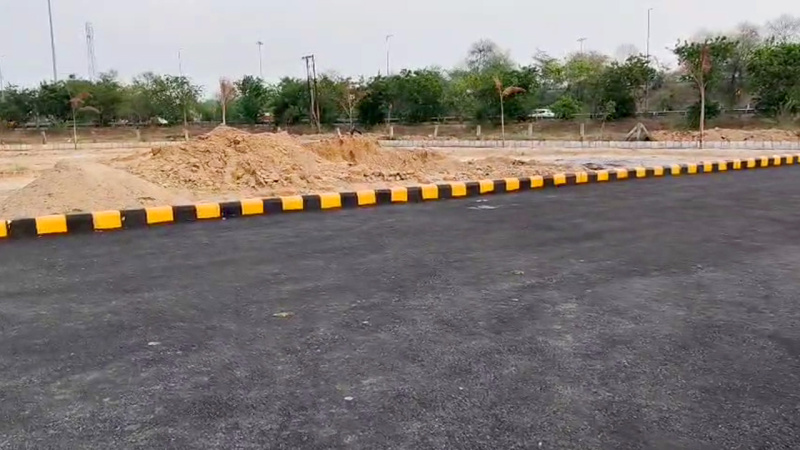  Residential Plot 300 Sq. Yards for Sale in Yamuna Expressway, Greater Noida