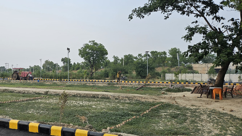  Residential Plot 100 Sq. Yards for Sale in Yamuna Expressway, Aligarh