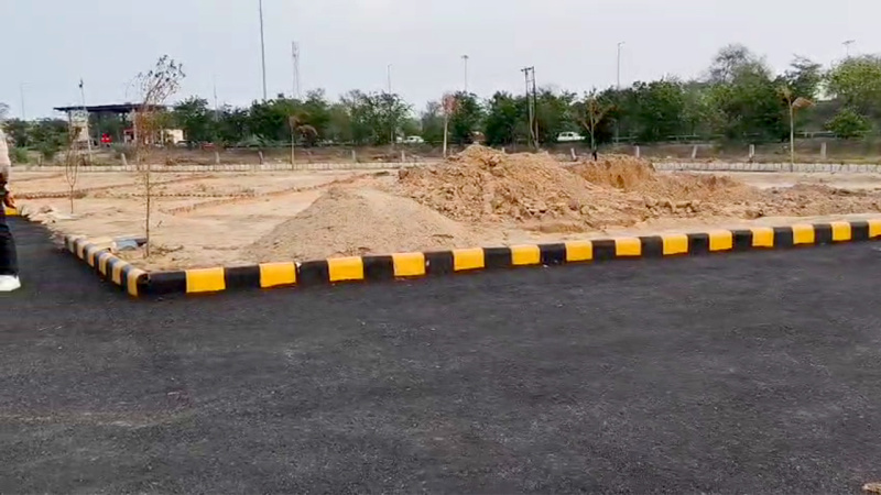  Residential Plot 100 Sq. Yards for Sale in Yamuna Expressway, Greater Noida