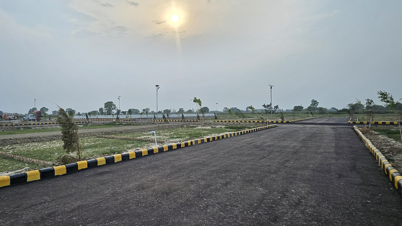  Residential Plot 300 Sq. Yards for Sale in Yamuna Expressway, Greater Noida