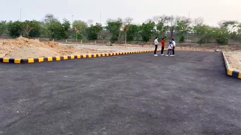  Commercial Land 200 Sq. Yards for Sale in Yamuna Expressway, Greater Noida