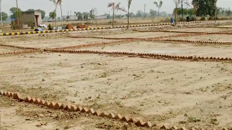  Commercial Land 300 Sq. Yards for Sale in Yamuna Expressway, Greater Noida
