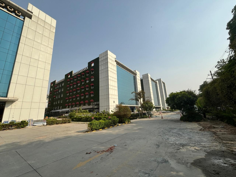  Office Space 550 Sq.ft. for Sale in Sector 127 Noida