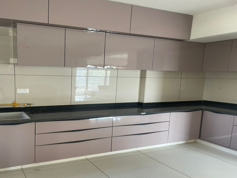 3 BHK 2500 Sq.ft. Apartment for Rent in Vaishno Devi Circle, Sarkhej, Ahmedabad