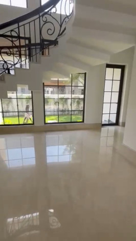 6 BHK Farm House 1000 Sq. Yards for Sale in Sector D Vasant Kunj, Delhi