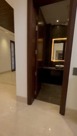 6 BHK Farm House 1000 Sq. Yards for Sale in Sector D Vasant Kunj, Delhi