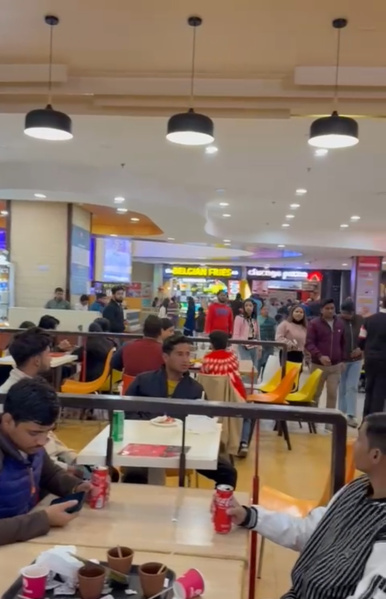  400 Sq.ft. Commercial Shop for Sale in Sector 32 Noida