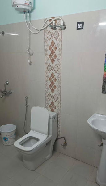  450 Sq.ft. Commercial Shop for Sale in Sector 32 Noida