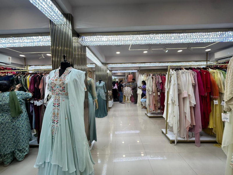  Showroom 2000 Sq.ft. for Sale in Phoolbagan, Kolkata
