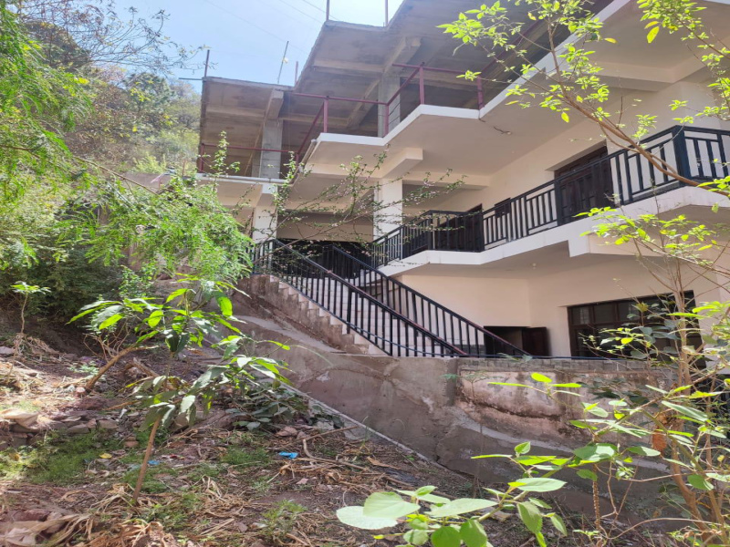  Guest House 4000 Sq.ft. for Sale in Kandaghat, Solan