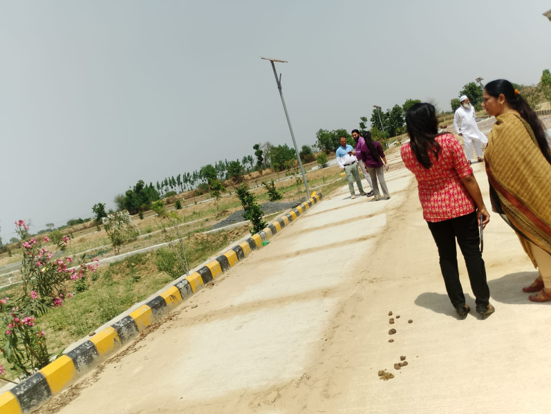  100 Sq. Yards Residential Plot for Sale in Main Road, Greater Noida