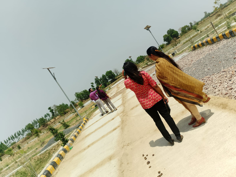  100 Sq. Yards Residential Plot for Sale in Main Road, Greater Noida