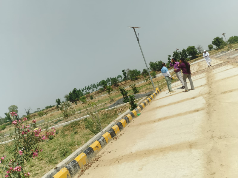  100 Sq. Yards Residential Plot for Sale in Main Road, Greater Noida