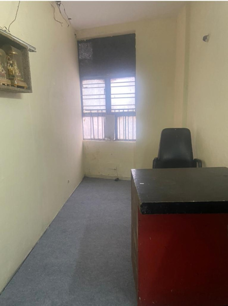 Office Space 160 Sq.ft. for Sale in Ansari Road,