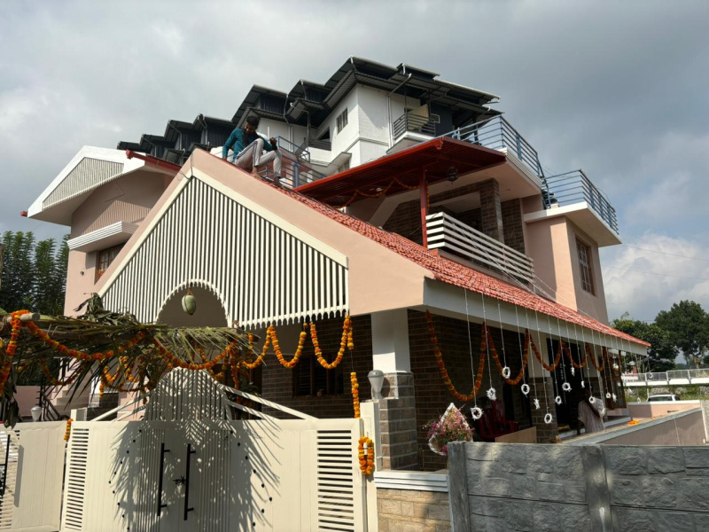 2.5 BHK House 2400 Sq.ft. for Rent in Gonikoppal, Kodagu
