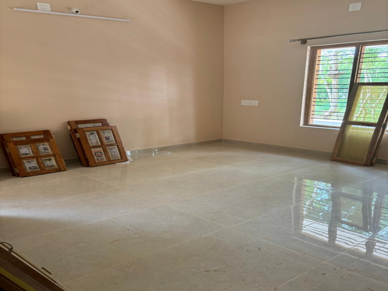 2.5 BHK House 2400 Sq.ft. for Rent in Gonikoppal, Kodagu