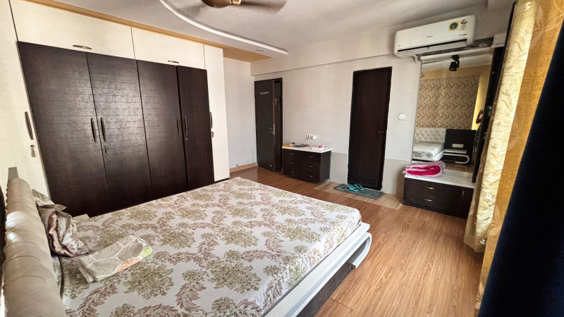 3 BHK Apartment 2380 Sq.ft. for Rent in Vesu, Surat