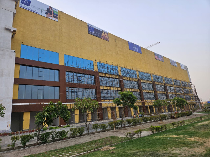  Commercial Shop 145 Sq.ft. for Sale in Sector 52 Noida