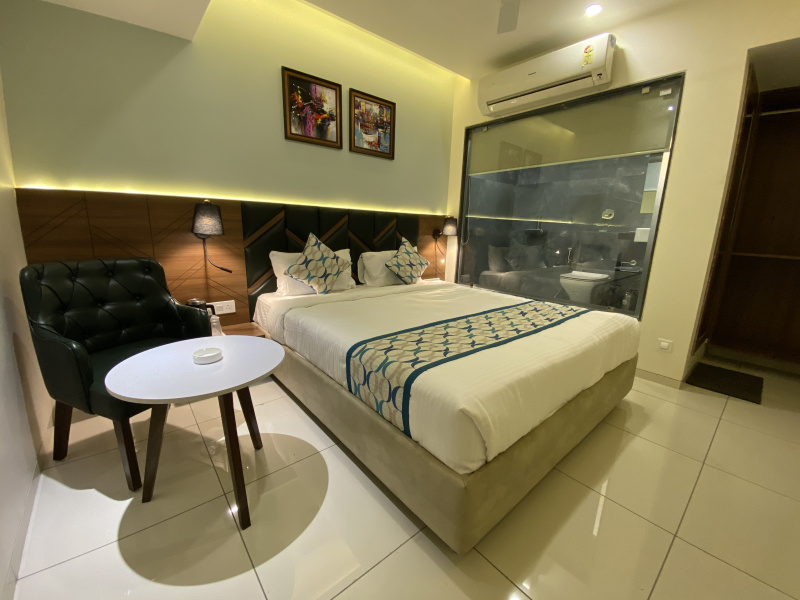  10000 Sq.ft. Hotels for Sale in Sayajigunj, Vadodara